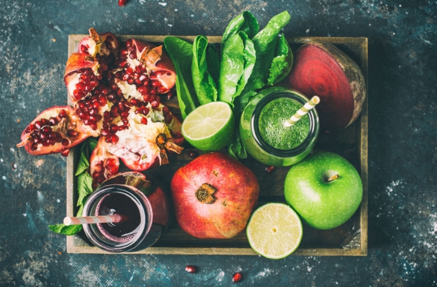 Säfte mit Apfel und Granatapfel