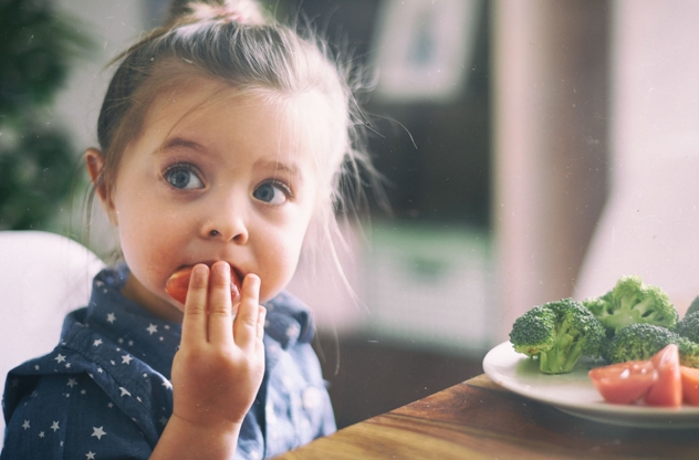 Kinder und Gemüse 