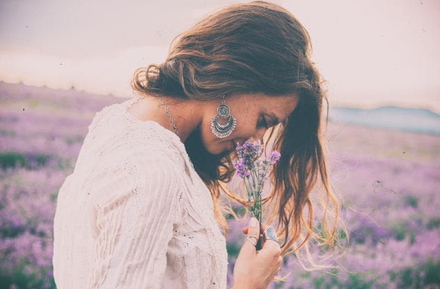 Wie Aromatherapie bei PMS hilft