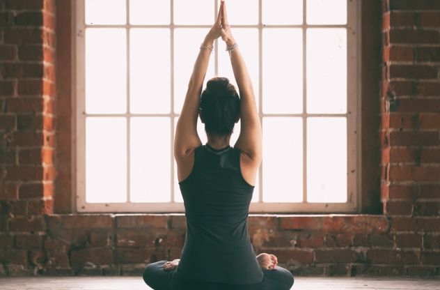 15 Minuten Yoga im Sitzen