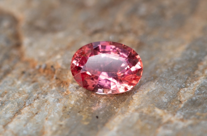 Saphir Edelstein Rosafarben