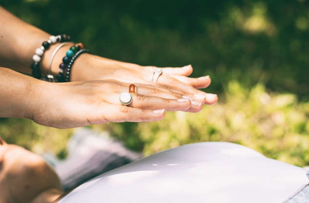 Reiki Heilung durch Handauflegen