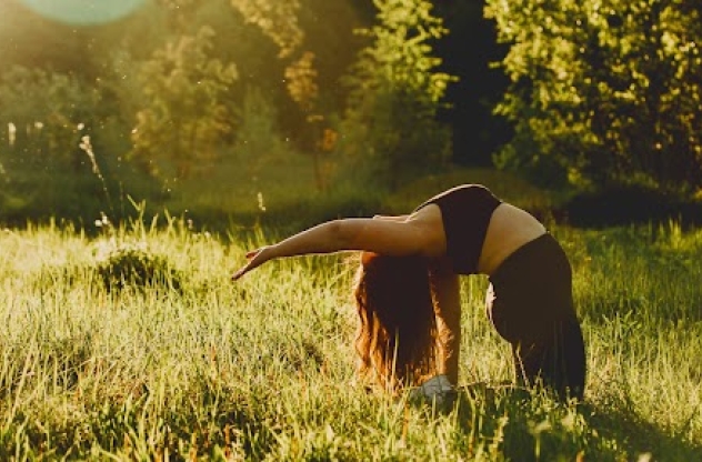 Karma-Yoga: 4 Übungen zur Überwindung schwieriger Lebenssituationen