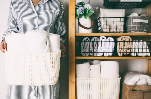 schrank aufraeumen mit system marie kondo methode