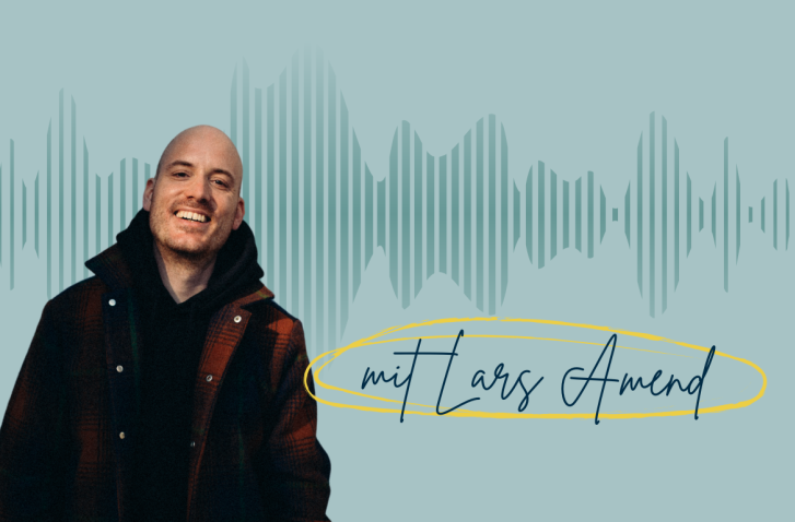 Podcastcover mit Foto von Lars Amend