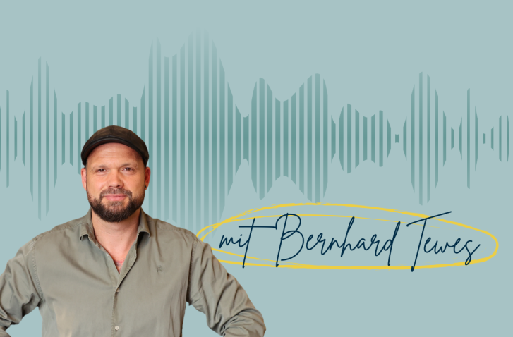 Podcastcover mit Foto von Bernhard Tewes