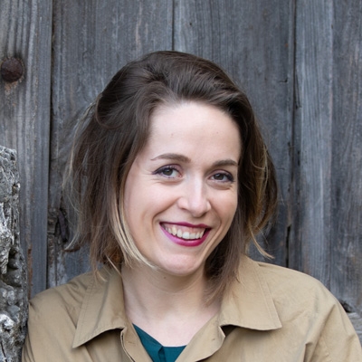Julia Schneider Julia Schneider lacht