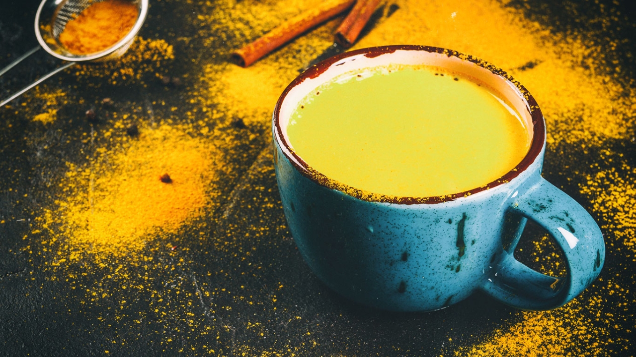Goldene Milch: Energie für Geist und Körper einfachganzleben-gesunde-ernaehrung-goldene-milch