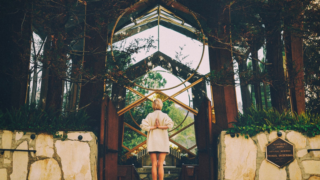 Frau findet Ruhe mit Atem