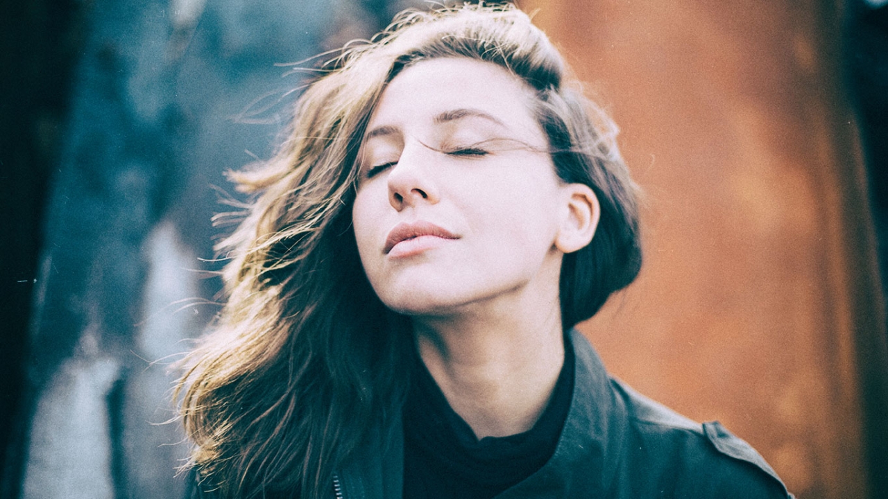 Sich des eigenen Atems bewusst sein, stärkt die Konzentration.