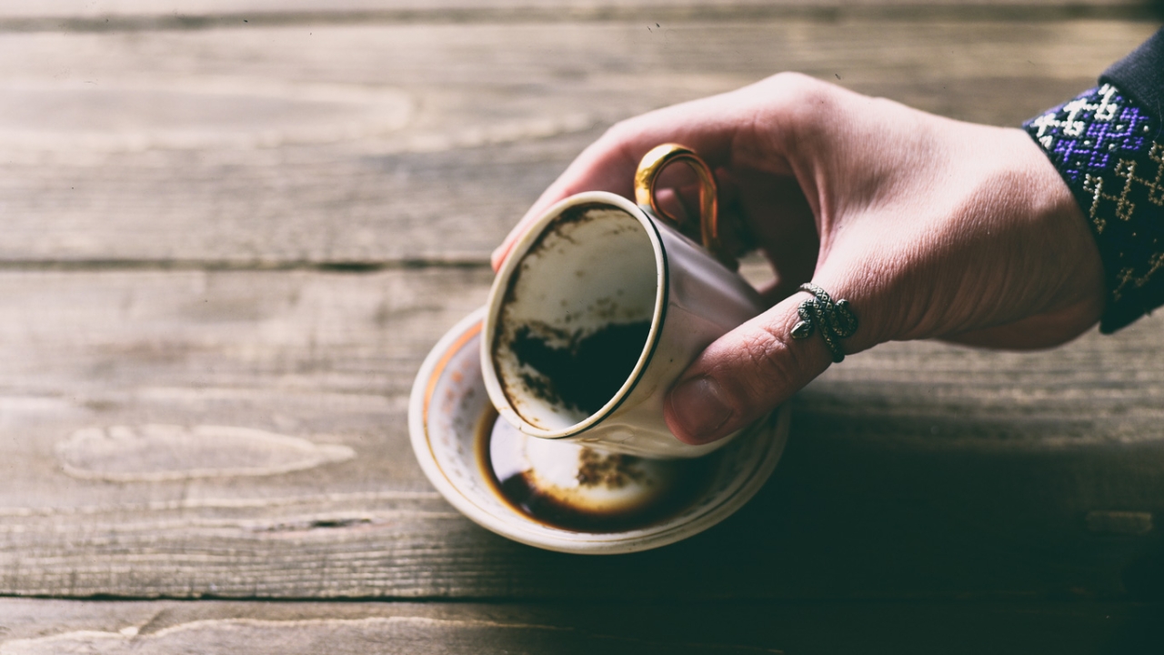 Kaffeesatz lesen: Alles über Bedeutungen und Symbole