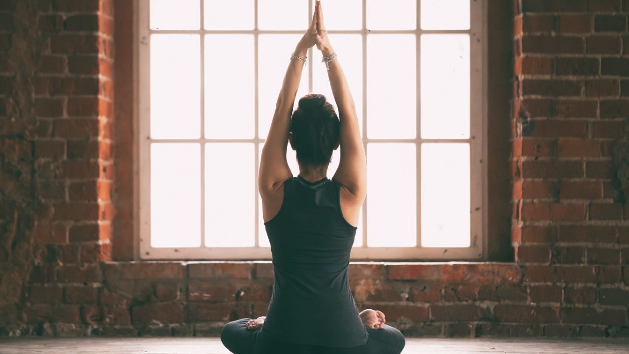 15 Minuten Yoga im Sitzen