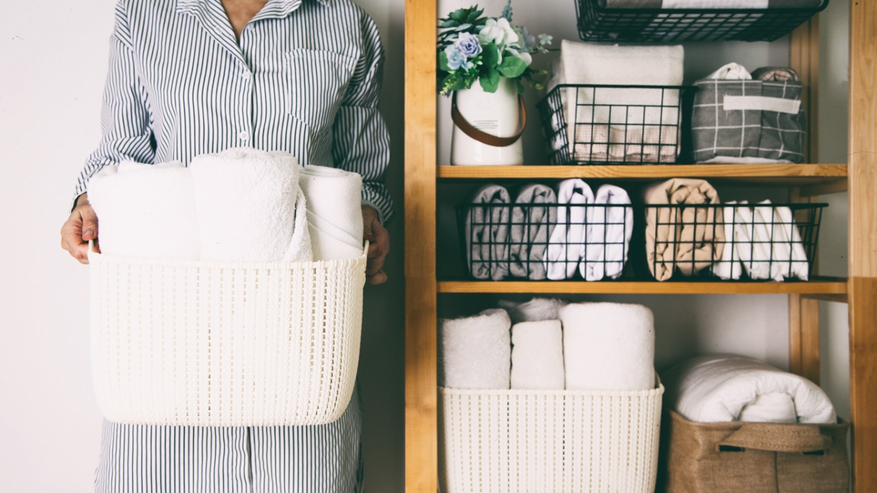 schrank aufraeumen mit system marie kondo methode