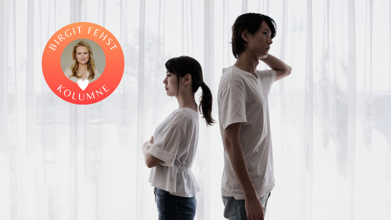 Die 4 Bindungstypen: Mann und Frau stehen Rücken an Rücken und schauen genervt