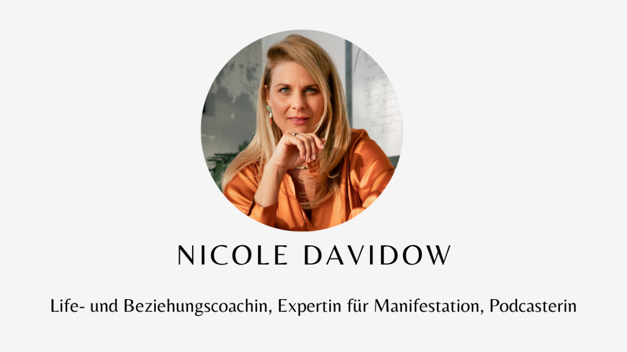 Foto von Nicole Davidow mit der Unterschrift: Life- und Beziehungscoachin, Expertin für Manifestation, Podcasterin