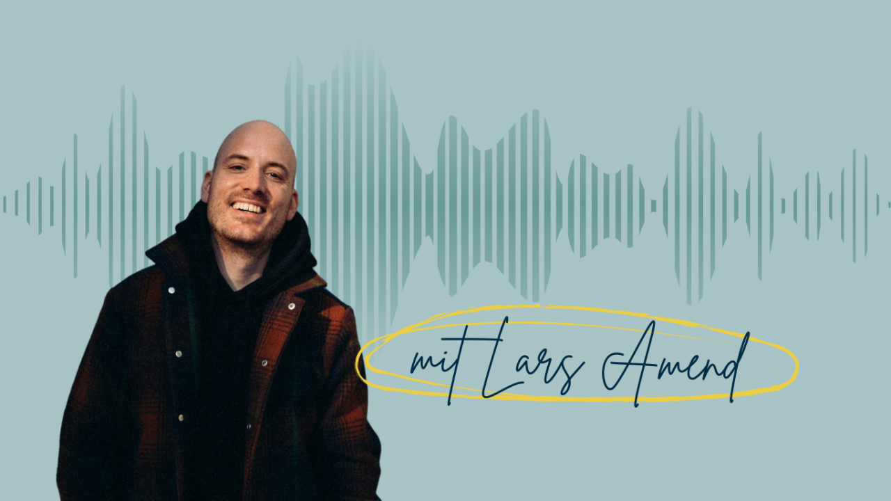 Podcastcover mit Foto von Lars Amend