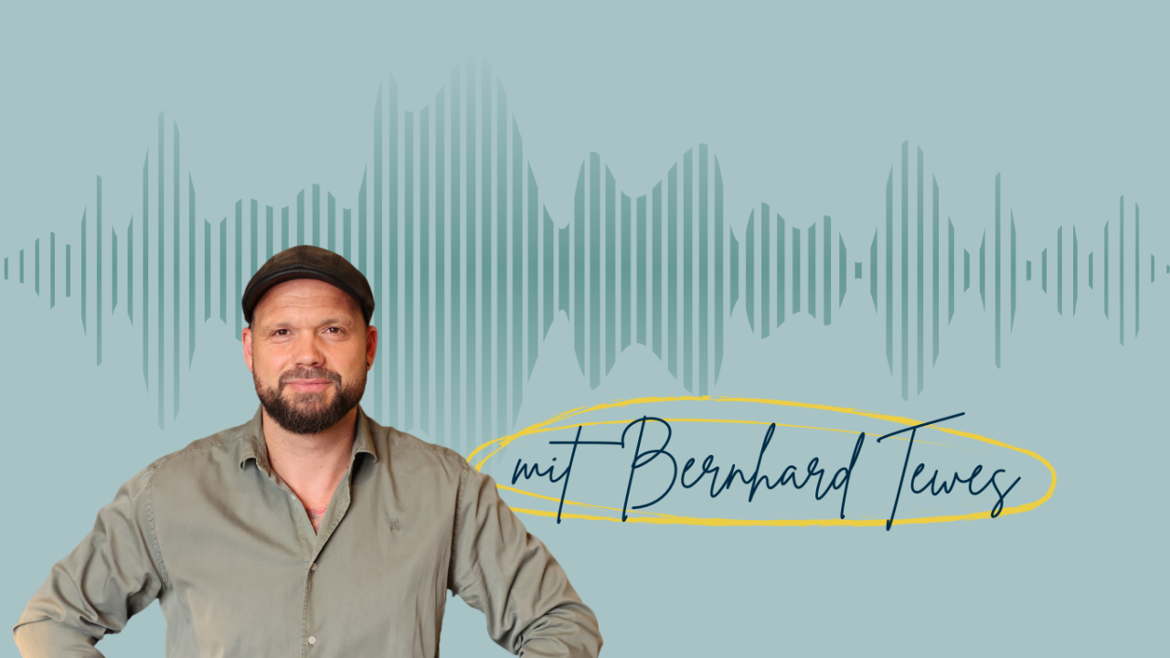 Podcastcover mit Foto von Bernhard Tewes